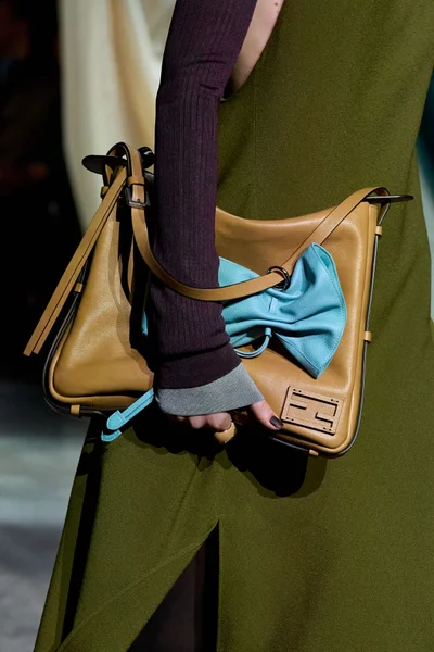 Look 61